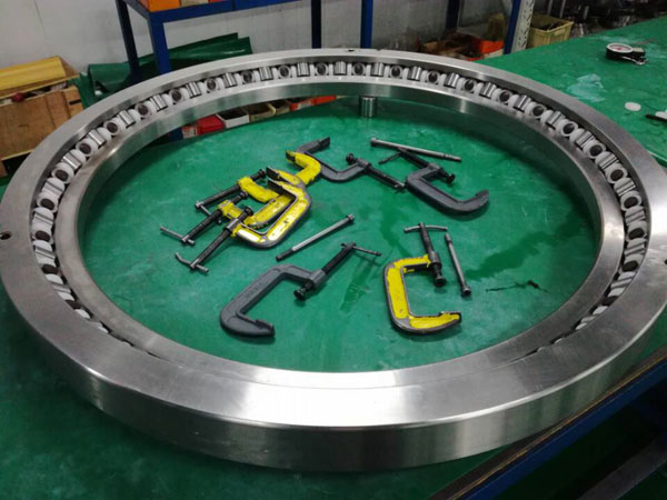 crossed-tapered-roller-bearing.jpg