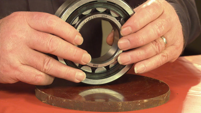 factors-to-consider-when-selecting-a-cylindrical-crossed-roller-bearing.jpg